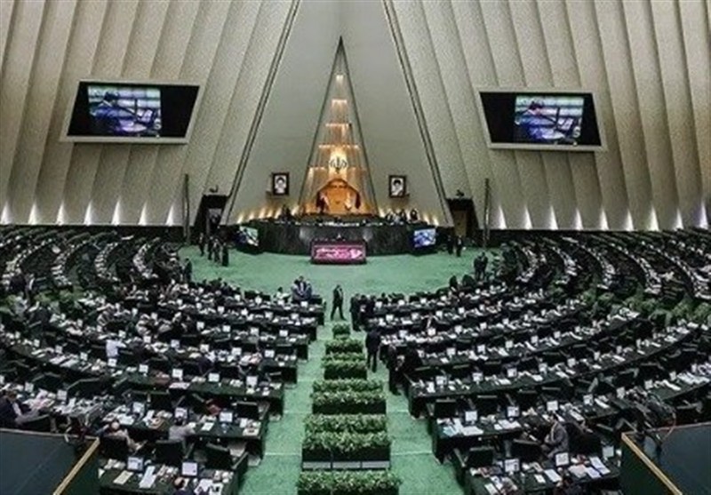 پزشکیان برای دفاع از کلیات بودجه 1405 به صحن علنی مجلس رفت